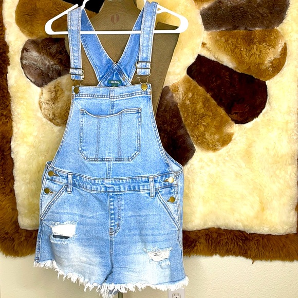 Wild fable cut off short overalls